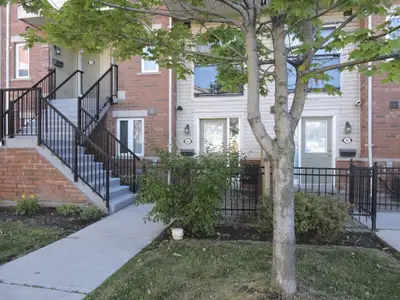 FULLY FURNISHED EQUIPPED ONE BEDROOM CONDO TOWNHOUSE