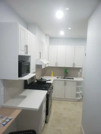 Bathurst and college room for rent