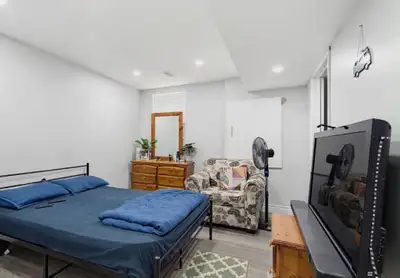 2bed fully furnished apartment available in Toronto 2bed+ 1bath Parking available with permit Rent-...