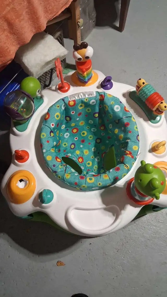 Evenflo centre d'activités pour bébé  in Playpens, Swings & Saucers in Laval / North Shore - Image 5