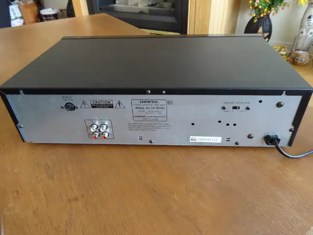 Onkyo TA-R240 vintage auto reverse Cassette Tape Deck (1987-89) in Stereo Systems & Home Theatre in Markham / York Region - Image 9