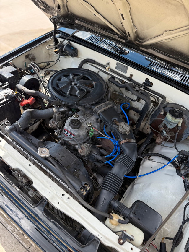 1988 Toyota hilux in Cars & Trucks in Norfolk County - Image 2