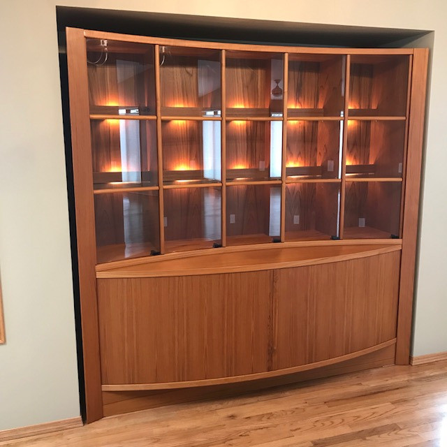 Curio / Display Cabinet in Hutches & Display Cabinets in Calgary