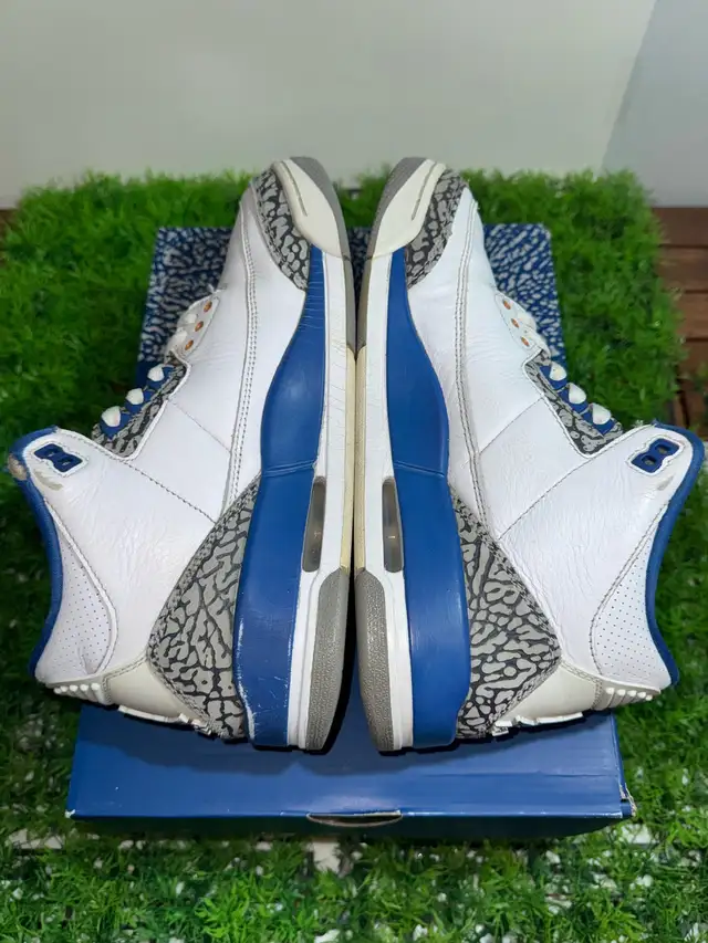 Size 8 - Air Jordan 3 Wizards  in Men's Shoes in Mississauga / Peel Region - Image 6