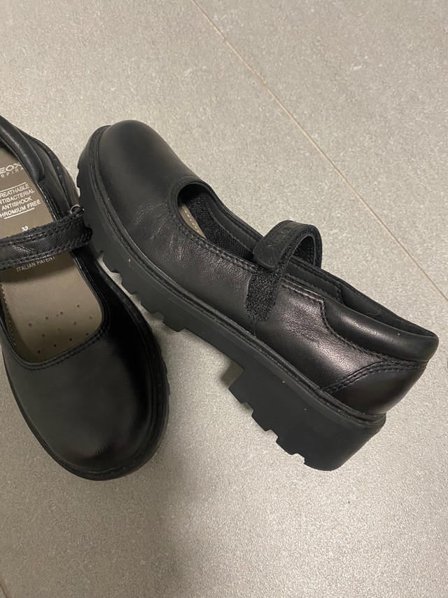 Size 32 GEOX girl uniform shoes black  leather school shoes in Kids & Youth in Markham / York Region - Image 2