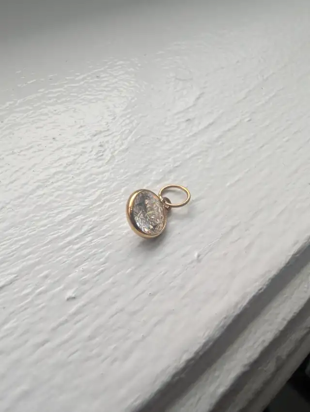 Brand New 10KT Gold Moissanite Necklace Pendant For Sale in Jewellery & Watches in London - Image 3