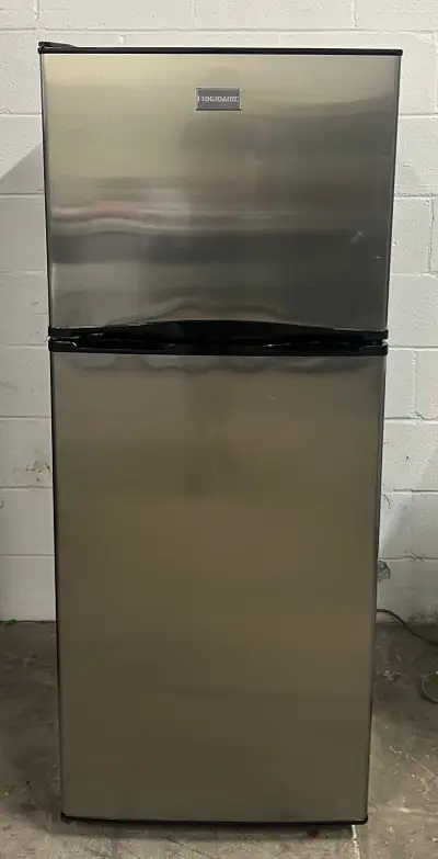Refrigerator Apartment Size “FRIGIDAIRE”H59/W24/D29 Top Freezer, View more