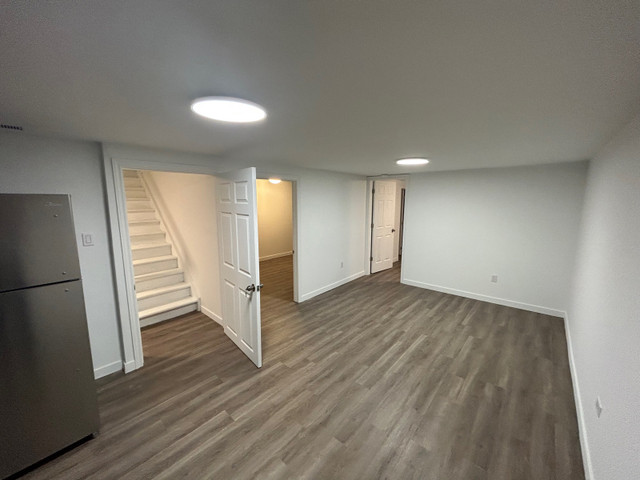 Newly renovated 2 bed + den in Long Term Rentals in City of Toronto - Image 2