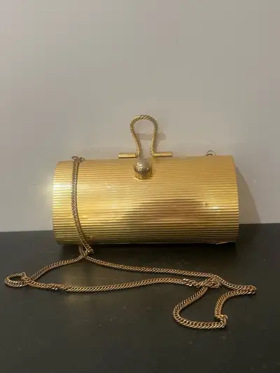This is such a fabulous purse straight from the era of disco. The gold-tone metal has a shiny finish...