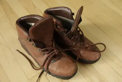 Merrell Cumbrian WTC Leather Hiking Boots Women’s Size 9, View more