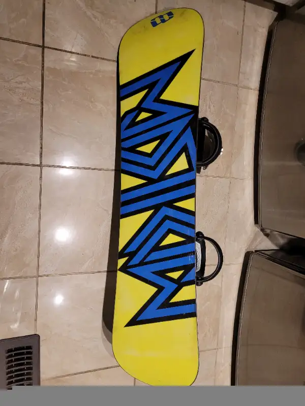 Morrow  snowboard 105 cm with Firefly  bindings in Snowboard in Calgary - Image 7