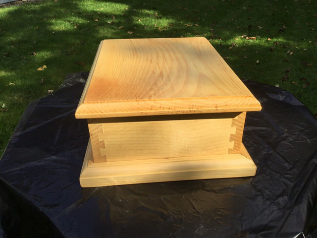 Cremation Box (URN) dans Art et objets de collection  à Bedford - Image 3
