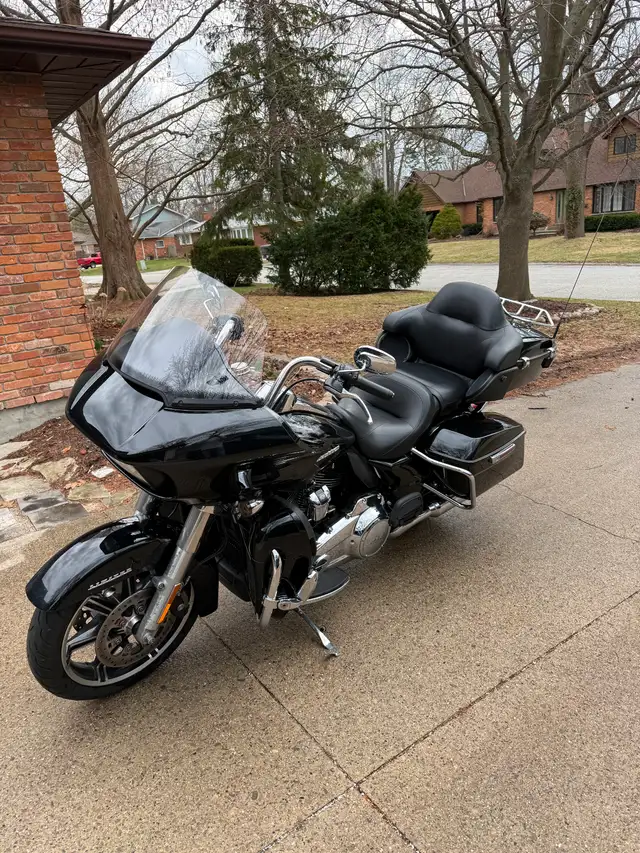 2021 Harley Davidson Road Glide Limited in Street, Cruisers & Choppers in London - Image 2