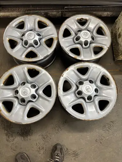 18” steel rims with centre caps Came off 2018 tundra