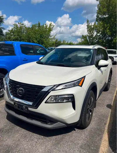 PRICE: 2021 Nissan Rogue SV – $18,000 Compare at $22,141 – SAVE $4,141! Under 122,000km | Arctic Whi...