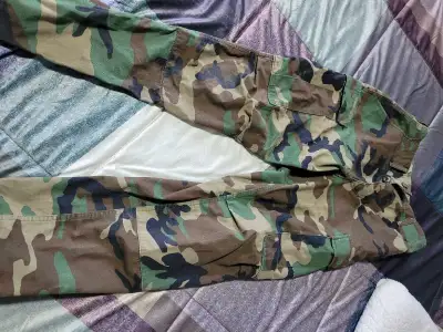 U.S. MILITARY PANTS. MENS MEDIUM. CAMOUFLAGE PANTS. HUNTING PANT, View more