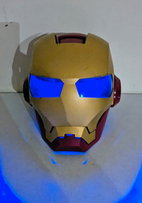 Iron Man Talking Helmet with Lights / Casque Parlant et Lumieres