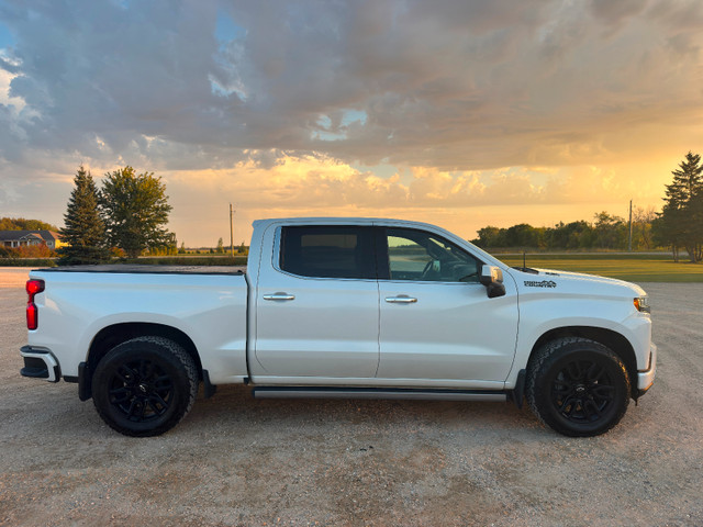 2019 CHEVROLET SILVERADO HIGH COUNTRY in Cars & Trucks in Winnipeg - Image 4