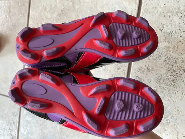 Soccer cleats and guards in Soccer in Calgary - Image 3