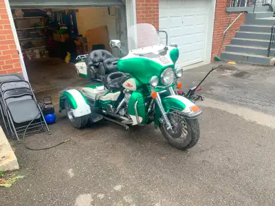 harley flhcu , with aftermarkeret trike converion, rund but needs work grear touring bike 5000 , or...