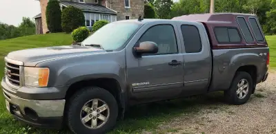 2011 Gmc sierra sle 1500 4x4 with 5.3l engine, 6.6 ft box with cap. Features power windows, locks, h...