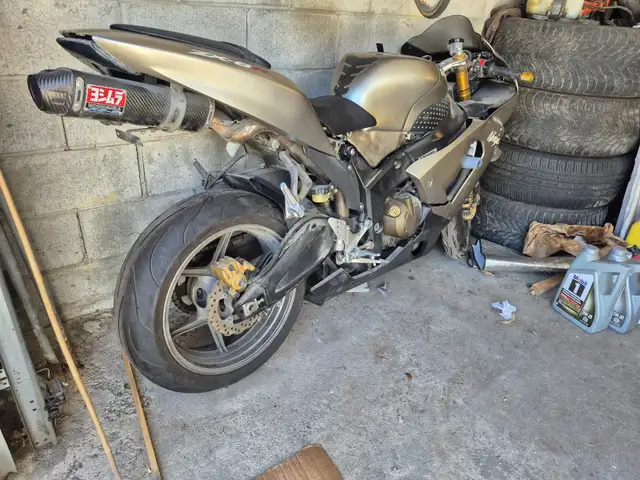 Kawasaki 636 Zx6r 2006 part out in Sport Bikes in City of Toronto - Image 3