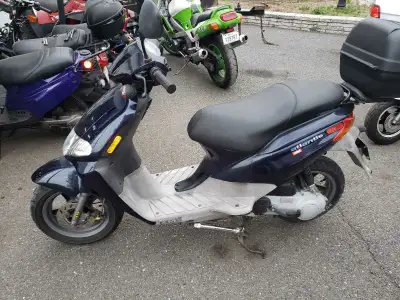 Scooter Derbi atlantis 2009 en excellent état avec 30 jours de garantie pièces et main d'oeuvre + 1...