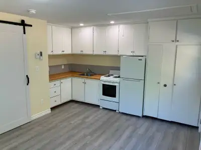 Small but very comfortable studio style apartment ideal for one person. Fridge and stove as well as...