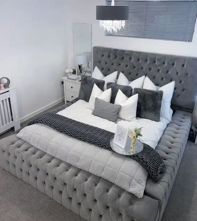 Queen bed in Beds & Mattresses in Longueuil / South Shore - Image 2