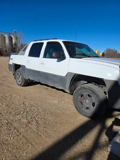 2003 Avalanche 4WD 5.3 V8 Drives and runs good. I'm the 2nd owner. Rusty fender but pretty solid tru...