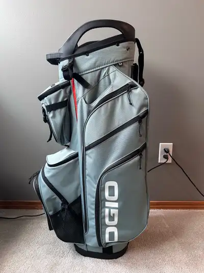 Ogio 14-way cart bag - Light weight all weather rain resistant material - Lots of pockets for organi...