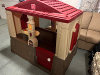 Step 2 Cozy Cottage play house 
