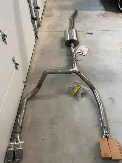 Borla CatBack Exhaust kit with Carbon Fibre Tips Fits these Vehicles: 2019-2023 Chevrolet Silverado...