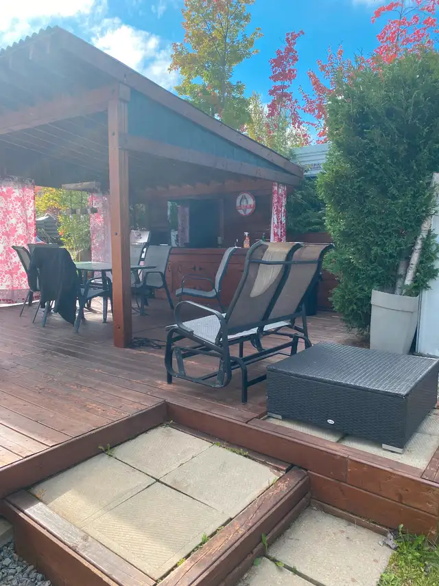 Trailer with setup for sale at the Atlantide complex in St-Calixte62863276991362121