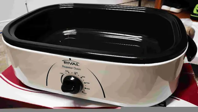 Rival Family Size Roaster Oven in Microwaves & Cookers in Oakville / Halton Region - Image 4