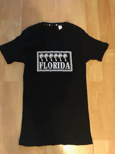 Florida Perry Ellis large T-shirt $10, View more