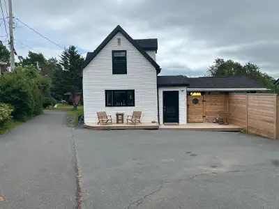 Freshly renovated, 3 bedroom 2 bathroom house nestled on a quiet lane, minutes from downtown Stellar...