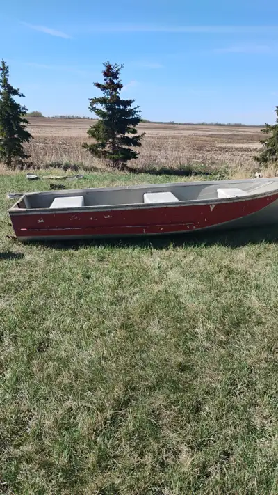Aluminum Boat + Mercury 4.5 HP Motor Package Selling an aluminum fishing/utility boat in good condit...