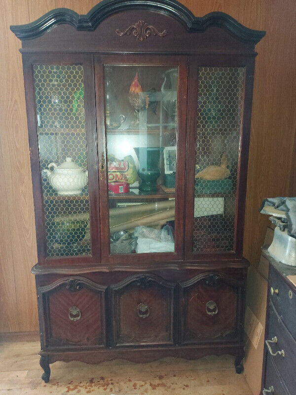Nice buffet in Hutches & Display Cabinets in Markham / York Region