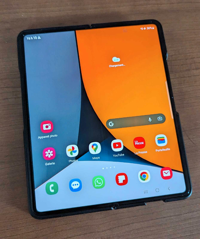 Mint Samsung Galaxy Fold 3  - 512gb dans Téléphones cellulaires  à Laval/Rive Nord