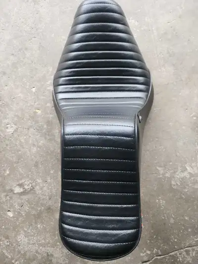 LE PERA HARLEY DAVIDSON FATBOY FLFBS SEAT. WILL FIT FATBOYS FROM 2018-PRESENT