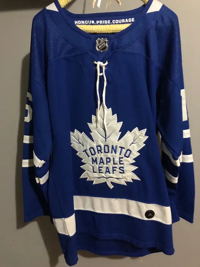 Toronto Maple Leafs (16) Mitch Marner home jersey in Men's in Ottawa - Image 2