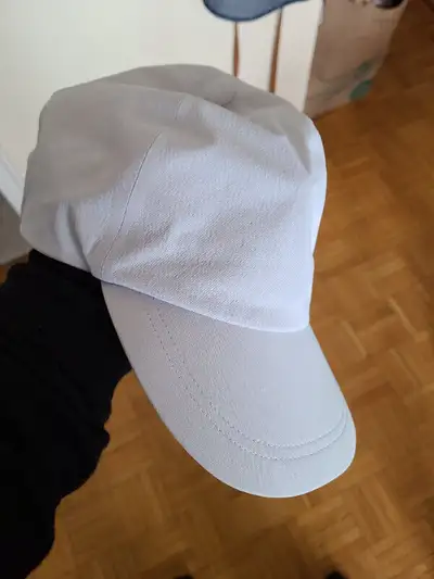 Uniqlo hat, ideal for running, hiking or other sports, lightly used, asked for $10.