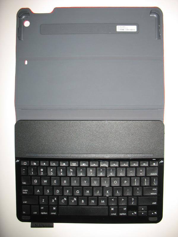 Logitech Type 1 iPad Air Keyboard in iPad & Tablet Accessories in Hamilton - Image 2