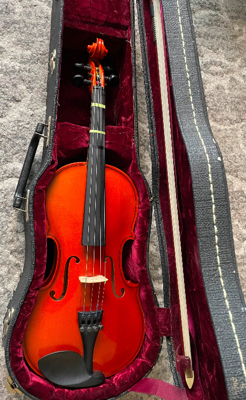 Violin - 1/2 size in String in Calgary - Image 4