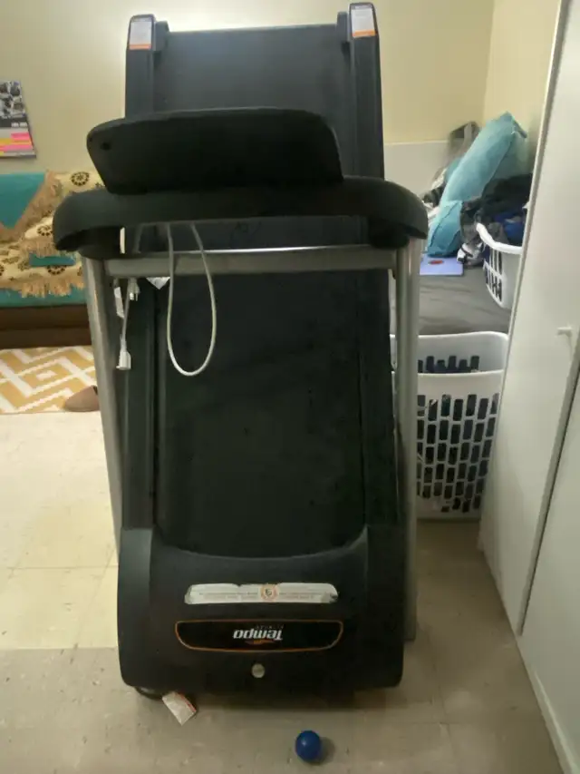 Tempo Treadmill in Exercise Equipment in Kitchener / Waterloo - Image 5