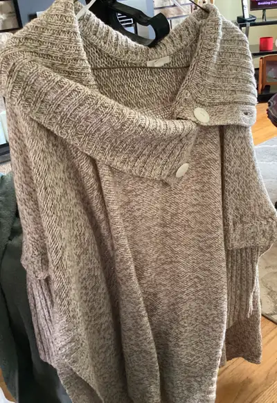 Ladies sweater type shawl, very good condition, size large, freshly washed.