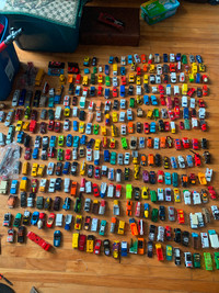 Lot de plus de 300 voitures de collection