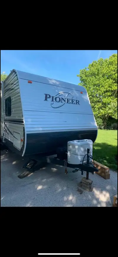 2013 Pioneer Heartland Travel Trailer RB22. Sleeps 6 Spacious interior; large bathroom with shower,...