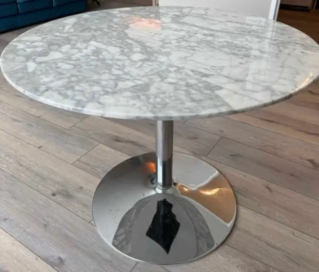 Structube Marble Table in Dining Tables & Sets in Regina - Image 2